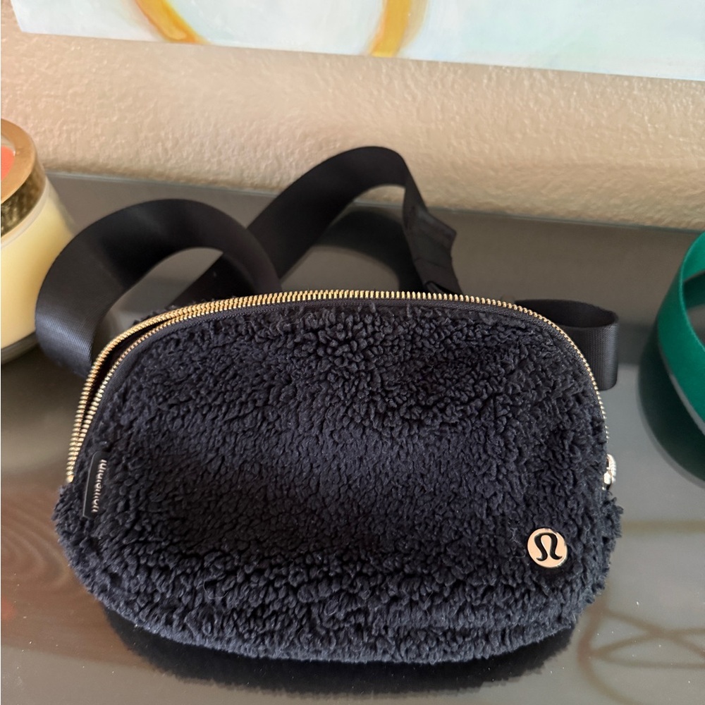 Lululemon Black Sherpa Belt Bag